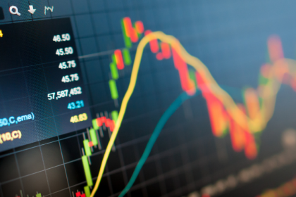 Rodrigo Balassiano analisa como a ICVM 175 impulsionou a profissionalização e a eficiência na gestão de fundos de investimento no Brasil.