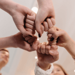 Liderança no século XXI: O poder de servir, conectar e inspirar pessoas rumo a um futuro inteligente — uma visão reforçada por Antônio Fernando Ribeiro Pereira.