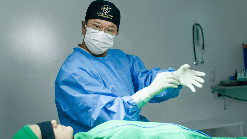 Garantias na cirurgia estética e o compromisso médico segundo Milton Seigi Hayashi.