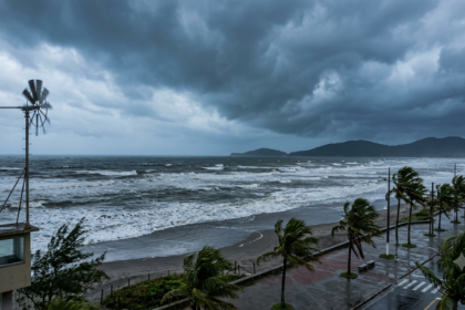 Frente fria e mudanças no tempo colocam Peruíbe em alerta: o que moradores e turistas devem observar nesta semana